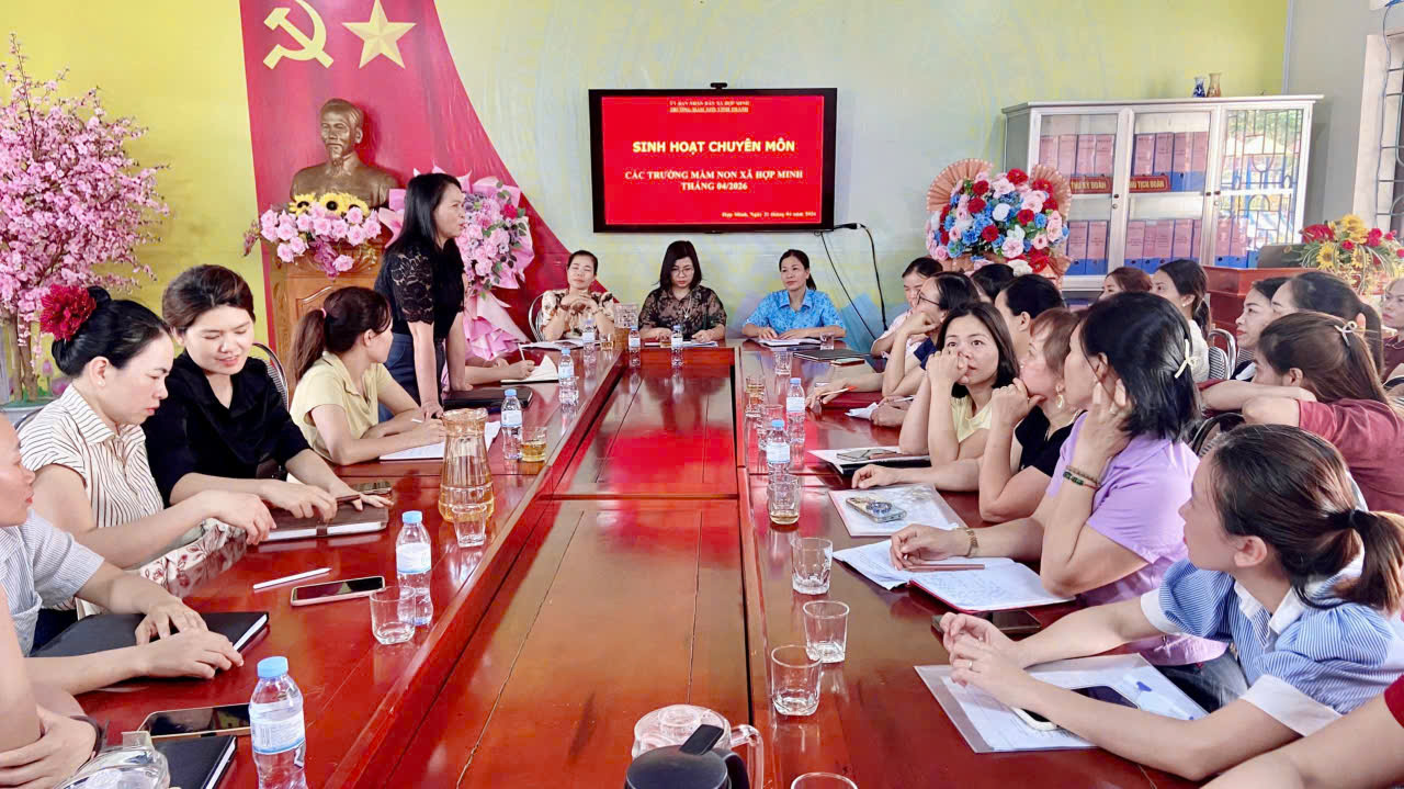 Sinh hoạt chuyên môn tại trường MN Vĩnh thành